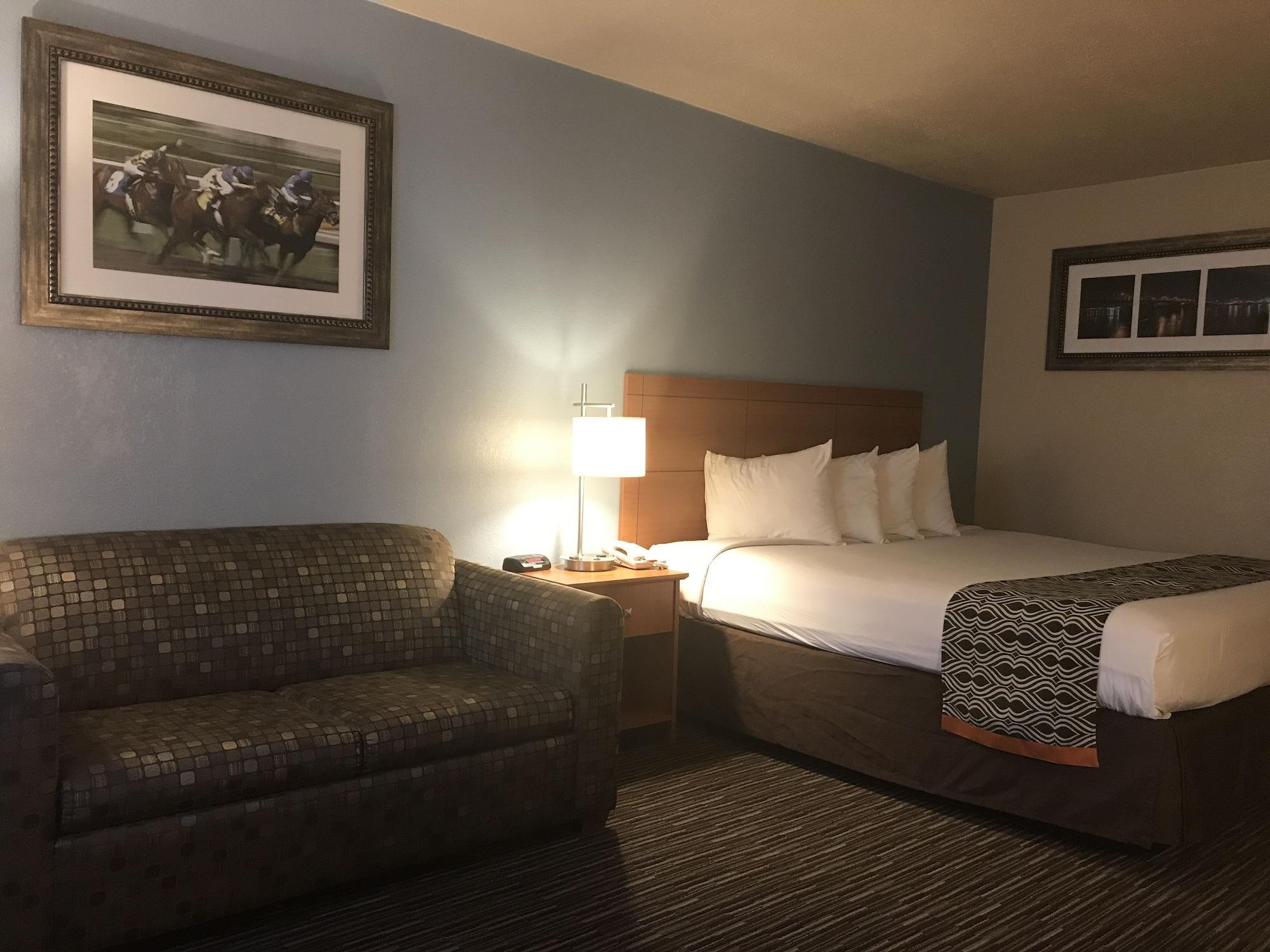 Ramada By Wyndham Louisville North Εξωτερικό φωτογραφία