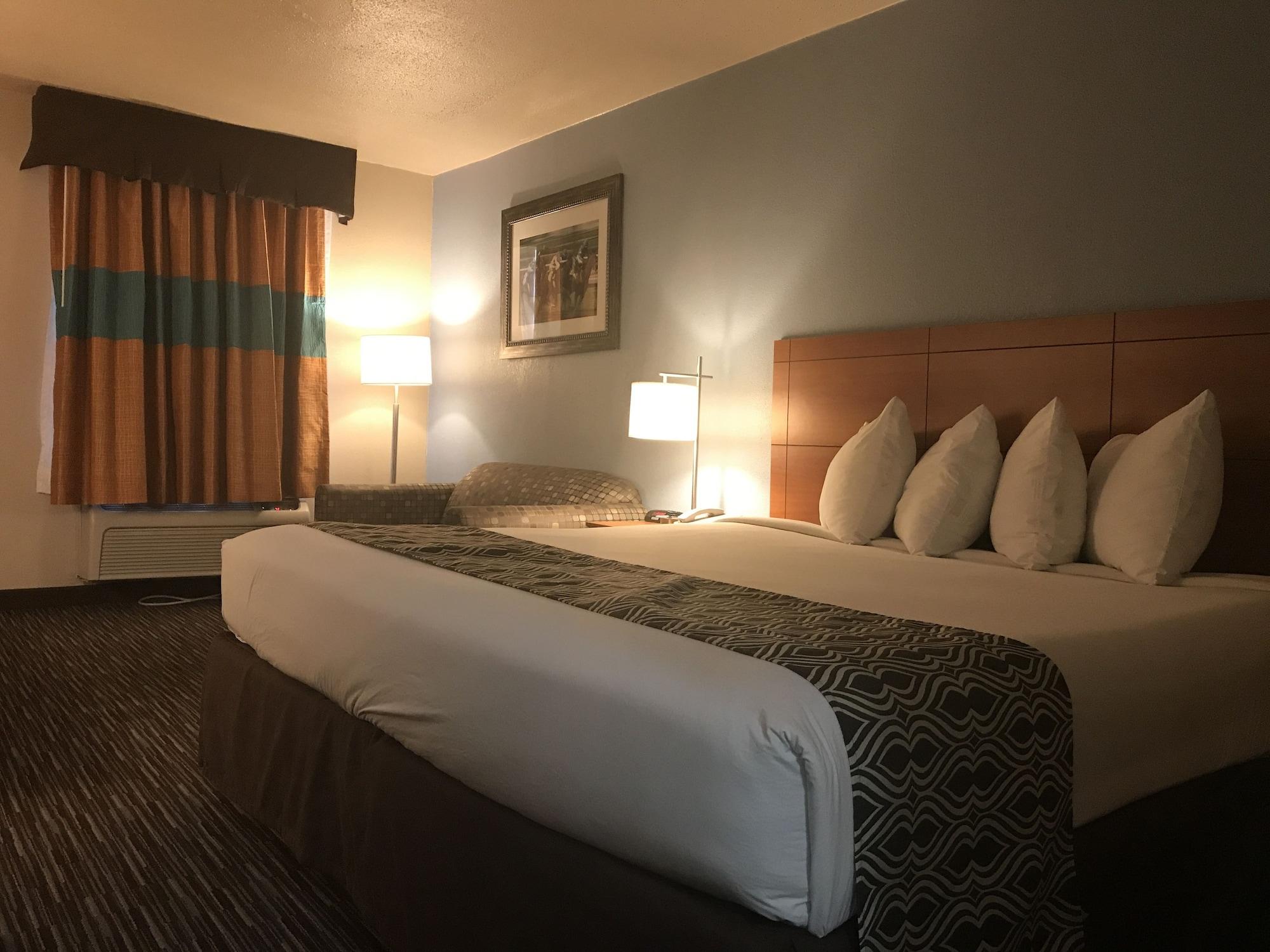 Ramada By Wyndham Louisville North Εξωτερικό φωτογραφία