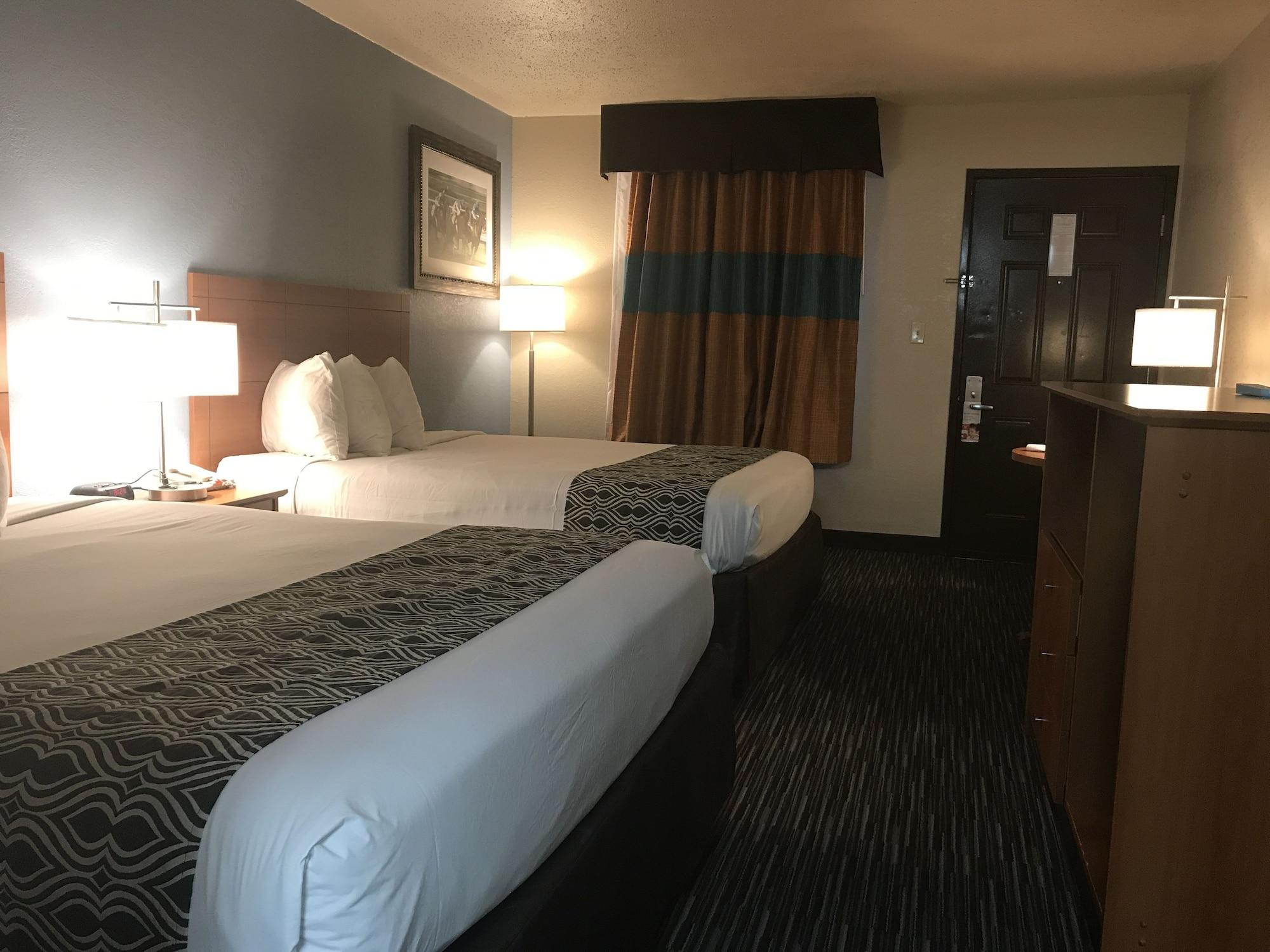 Ramada By Wyndham Louisville North Εξωτερικό φωτογραφία