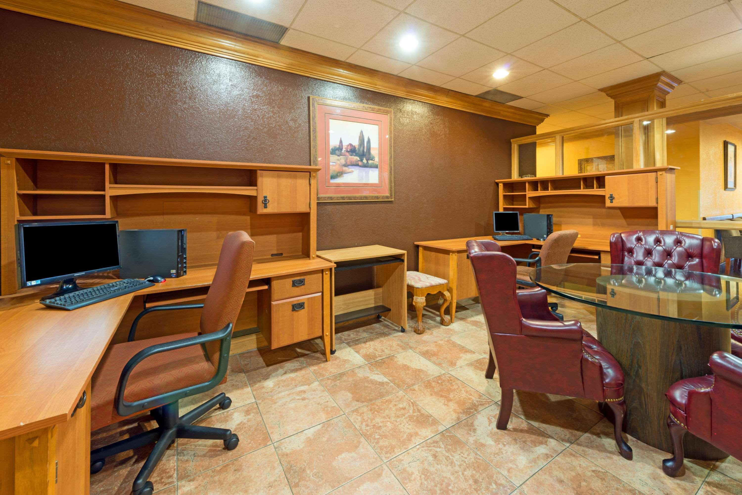 Ramada By Wyndham Louisville North Εξωτερικό φωτογραφία
