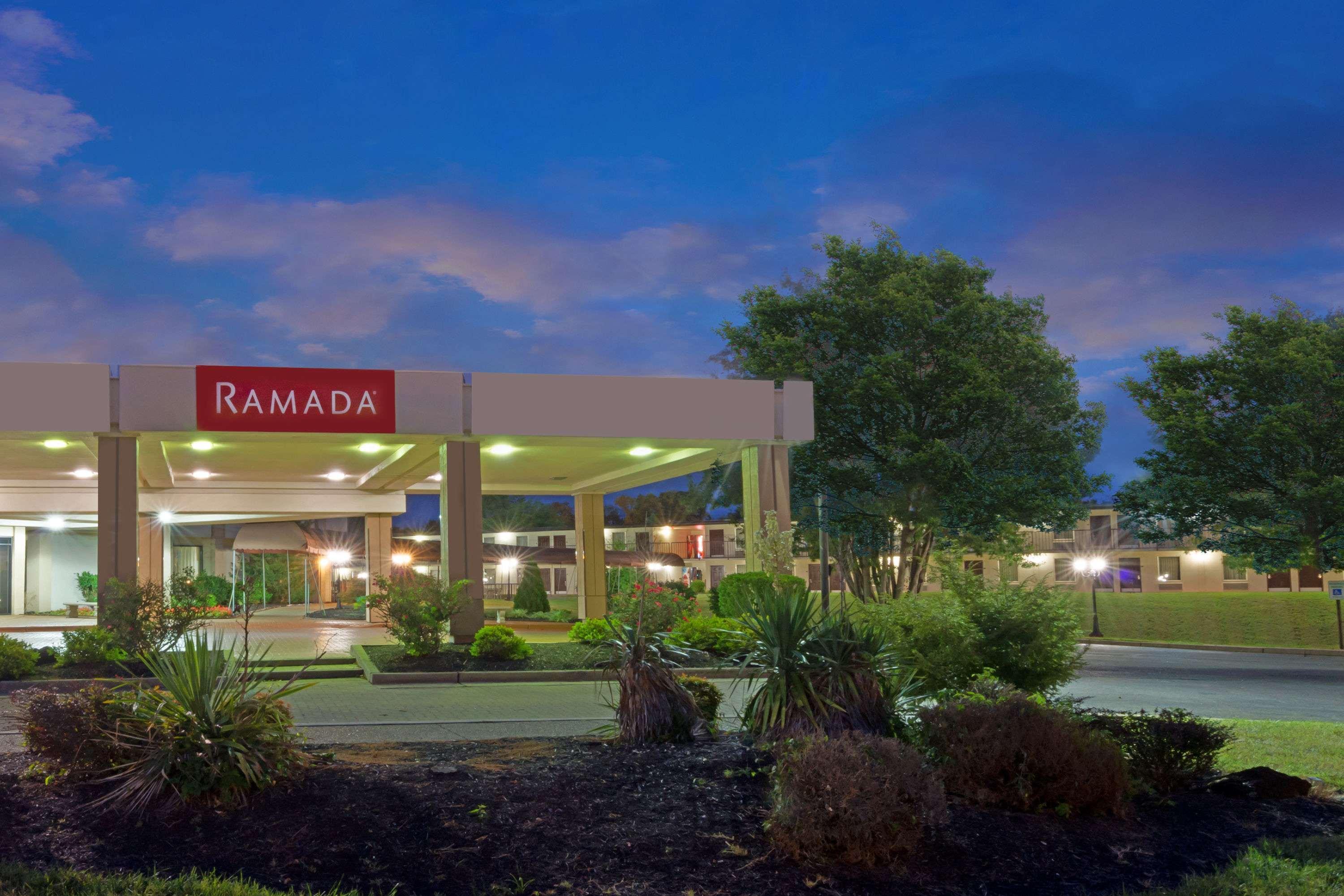 Ramada By Wyndham Louisville North Εξωτερικό φωτογραφία