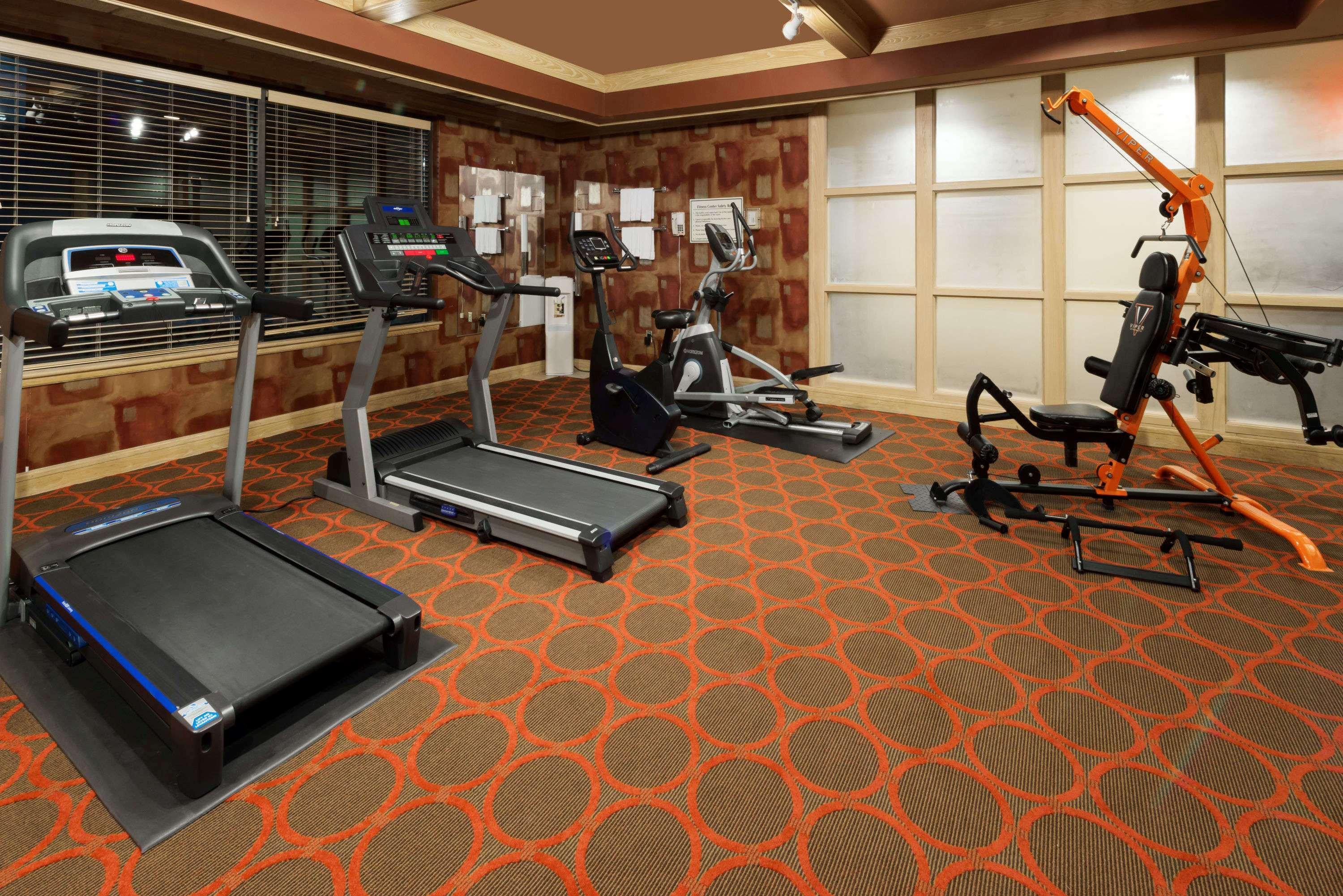 Ramada By Wyndham Louisville North Εξωτερικό φωτογραφία