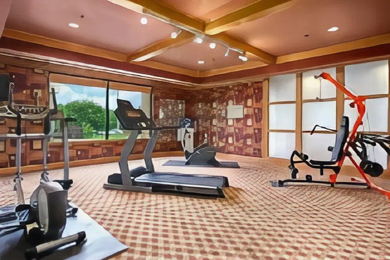 Ramada By Wyndham Louisville North Εξωτερικό φωτογραφία