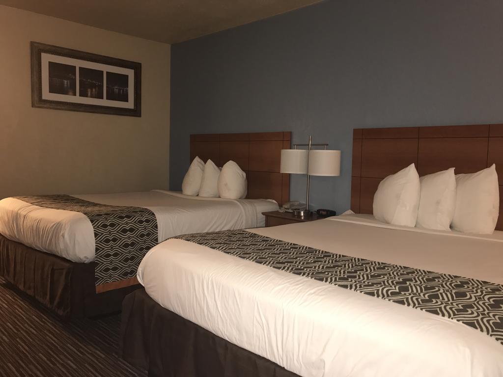 Ramada By Wyndham Louisville North Εξωτερικό φωτογραφία
